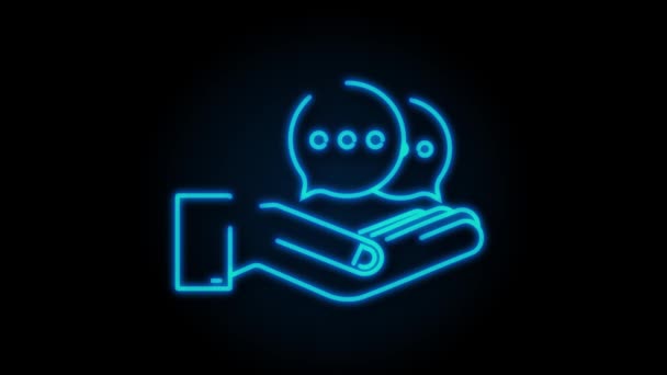 Neon Chat消息泡泡图标挂在蓝色背景的双手上。运动图形 — 图库视频影像
