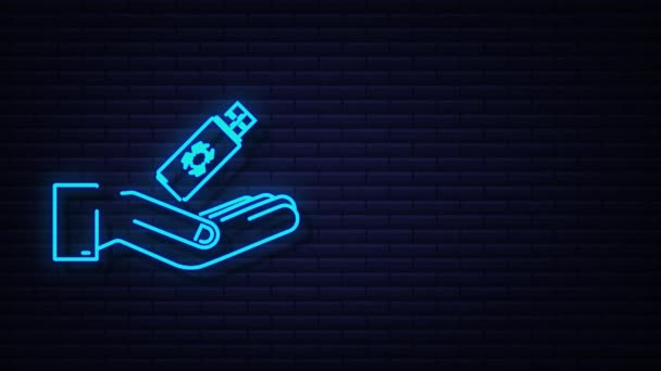 Neon Computer virus op usb flash kaart in handen. Virusbescherming. bewegingsgrafiek — Stockvideo