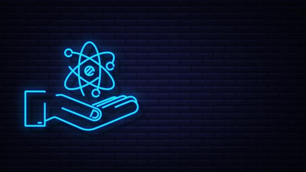 Ellerin üzerinde neon atom simgesi, atom hareketi grafiği — Stok video