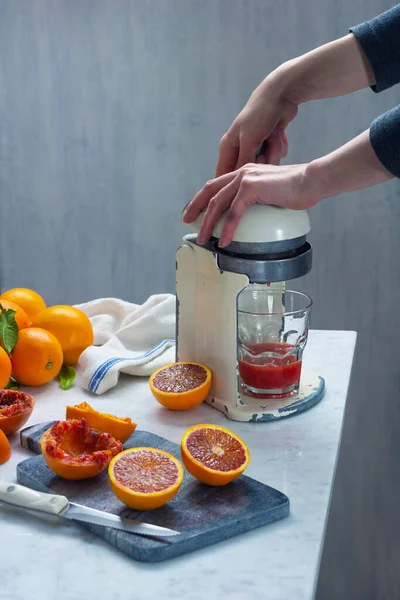 Woman Squeezing Blood Oranges Vintage Juicer Make Fresh Orange Juice — стоковое фото