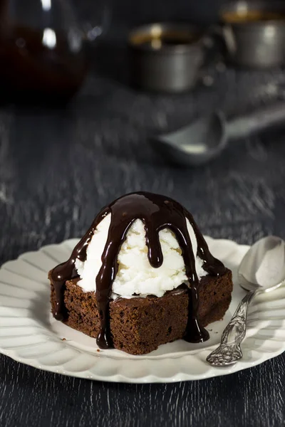 Chocolate Brownie Sundae Vanilla Ice Cream Hot Fudge Sauce Espresso — стокове фото