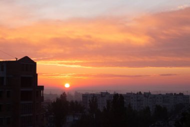 Güzel şafak. Güneş doğuyor. Yeni bir gün başlıyor.