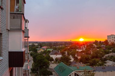 Güzel şafak. Güneş doğuyor. Yeni bir gün başlıyor.