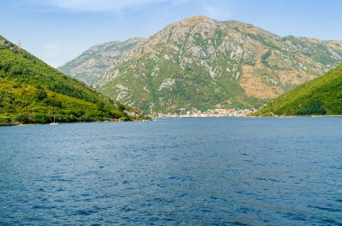 Boka Körfezi 'nin Kotor kasabasına açılan kısmına giriş.