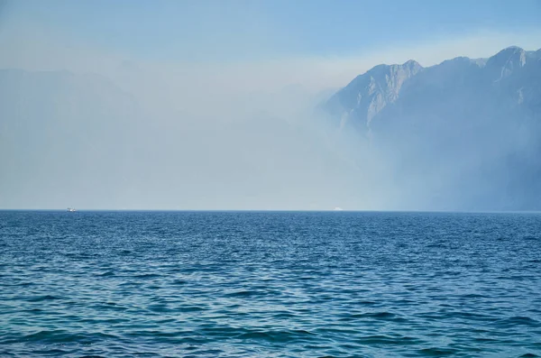 Morning Mist Mountains Calm Blue Sea Summer — Foto de Stock