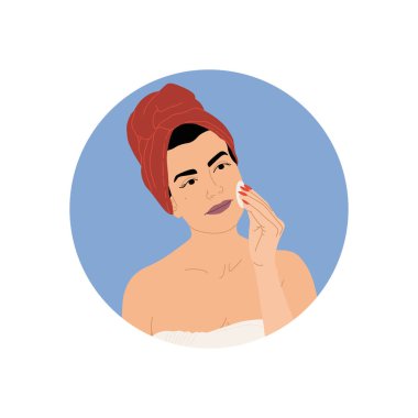 Elinde pamuklu ped olan sarıklı ve havluyla genç bir kadın resmi. Düz bir şekilde çizilmiş vektör. Kadınların sabah rutini. Kendini sevme ve sabah egzersizleri. Bornozlu kız..