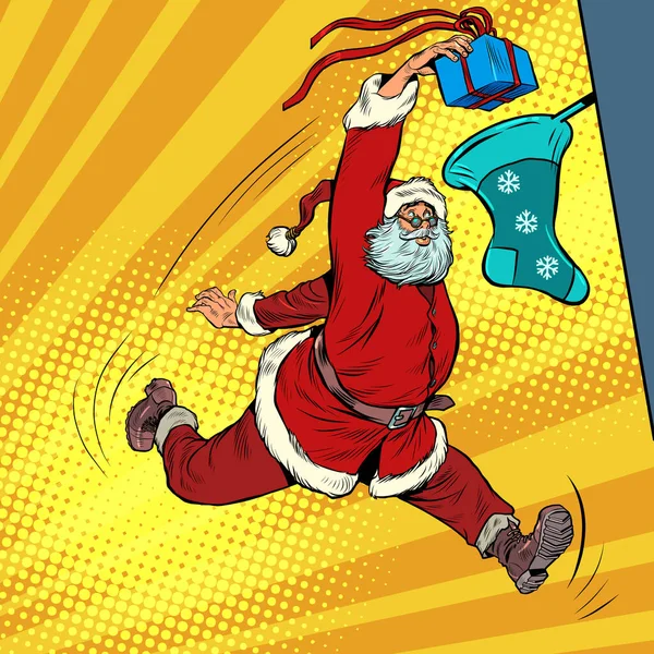 Santa Claus lanza un regalo en un calcetín de Navidad, como un jugador de baloncesto lanza una pelota en una canasta. Navidad y Año Nuevo, vacaciones de invierno en diciembre — Vector de stock