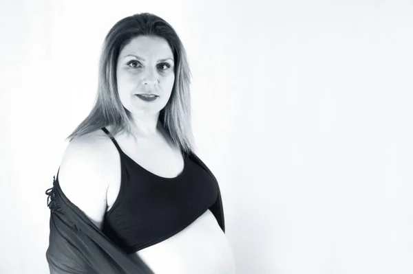 Mulher Grávida Oito Meses Com Barriga Nua Emoção Feliz — Fotografia de Stock