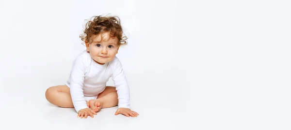 Curiosidad Niña Juguetona Retrato Niño Pequeño Lindo Bebé Pañal Aislado — Foto de Stock