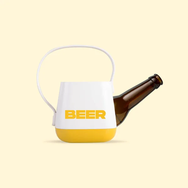 Коллаж современного искусства творческой лейки с бутылкой пива на желтом фоне — стоковое фото