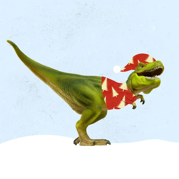 Kışlık baskılı süveter ve kar ile izole edilmiş şapka giyen yeşil dinozor çağdaş sanat kolajı — Stok fotoğraf