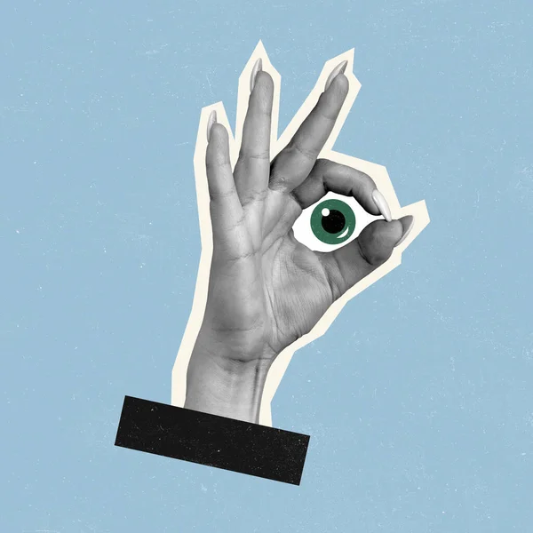 파란색 배경에 녹색 눈 이 고립된 사람의 손이 보여 주는 현대 미술 콜라주 — 스톡 사진
