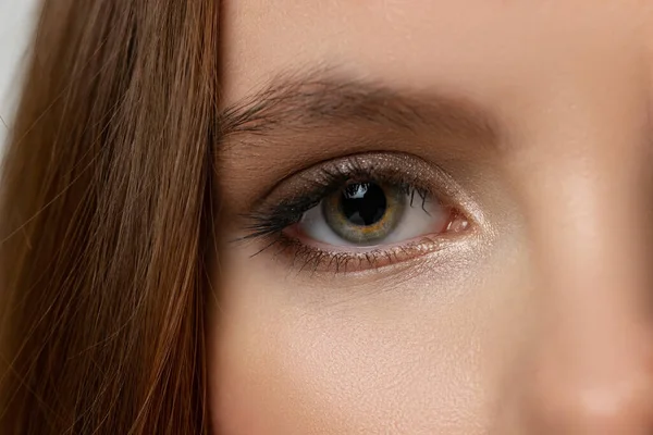 Close-up portrait of beautiful female eye. Natural beauty — Stock Photo, Image