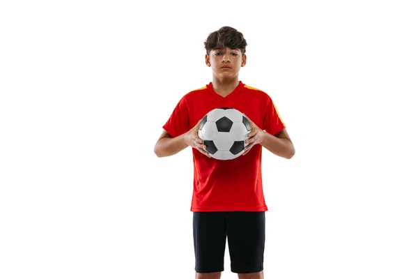 Retrato recortado de menino, adolescente, jogador de futebol profissional em uniforme com bola posando isolado sobre fundo branco — Fotografia de Stock
