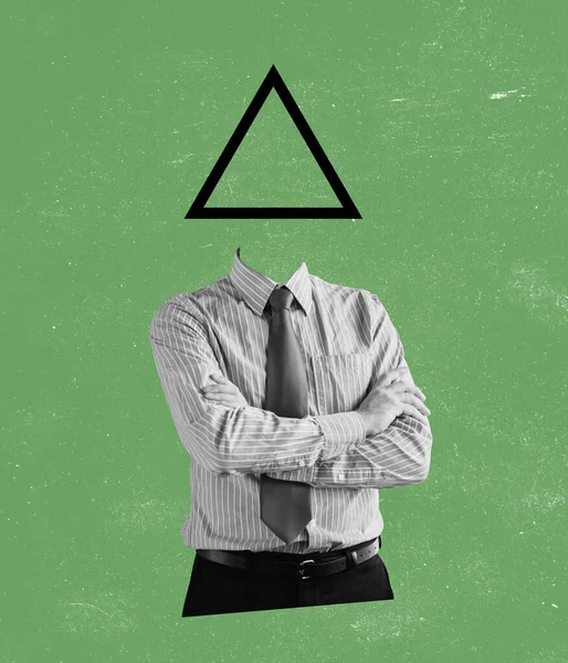 Kortárs művészet kollázs férfi hivatalos öltöny háromszög elem fej elszigetelt zöld háttér — Stock Fotó