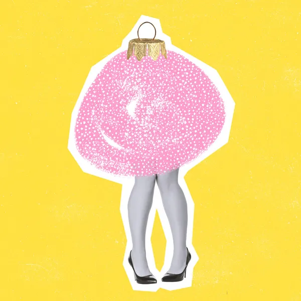 Colagem de arte contemporânea de pernas femininas e elemento de decoração de árvore rosa isolado sobre fundo amarelo. Conceito de Natal e Ano Novo — Fotografia de Stock
