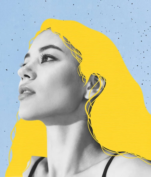 Collage de arte contemporáneo de hermosa mujer joven con dibujos de pelo amarillo aislado sobre fondo azul —  Fotos de Stock