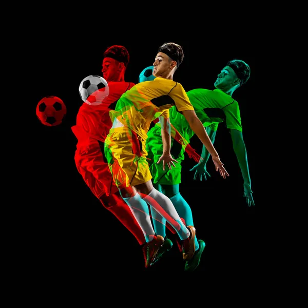 Colagem criativa de homem, treinamento de jogador de futebol profissional isolado sobre fundo preto. Efeito de falha e duotina — Fotografia de Stock