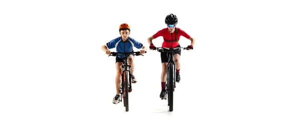 Колаж жінки і хлопчика, велосипедисти, їзда на велосипеді в шоломі ізольовані на білому тлі — стокове фото