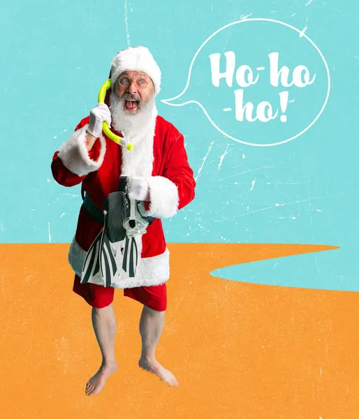 Zeitgenössische Kunstcollage eines fröhlichen Weihnachtsmannes mit Tauchermaske, isoliert über Sand und Meeresgrund. Tropische Feiertage — Stockfoto