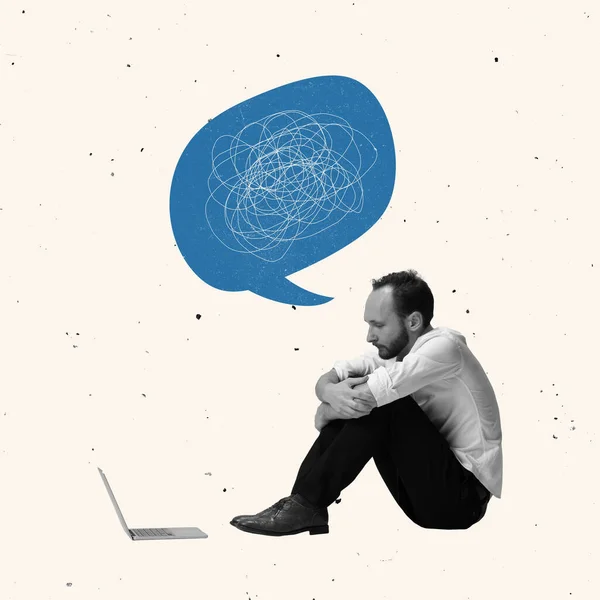 Kreativ design, samtida konst collage av ledsen, olycklig ser man sitter framför laptop med tankar bubbla — Stockfoto