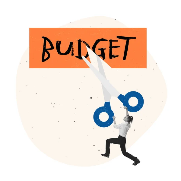 Diseño creativo. collage de arte contemporáneo. Trabajador de oficina, empleado cortando el presupuesto palabra con tijeras que simbolizan la disminución de la financiación — Foto de Stock