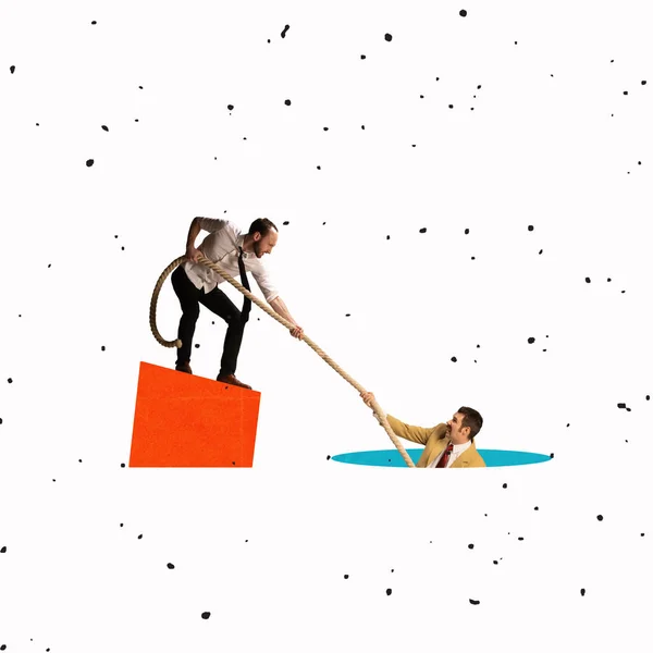 Hedendaagse kunst collage. Werknemer met touw trekken uit zakenman symboliseert ondersteuning en bijstand — Stockfoto