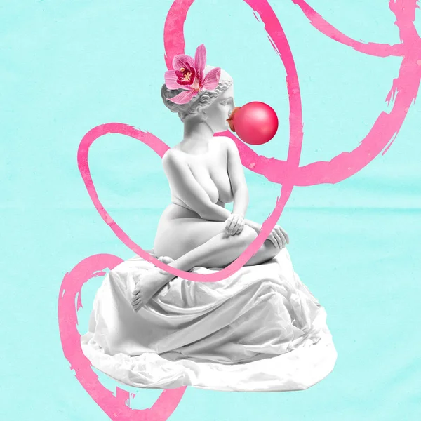 Collage d'art contemporain. Jeune femme avec tête de buste statue antique et chewing-gum bulle assis sur un tissu isolé sur fond bleu — Photo