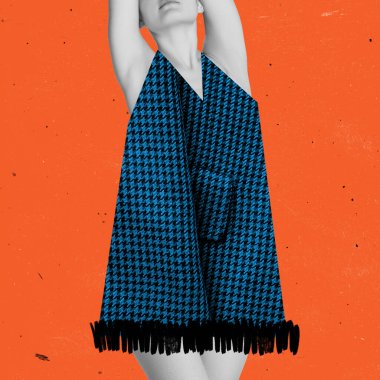 Çağdaş sanat kolajı. Turuncu arka planda izole edilmiş doğal malzemeden yapılmış kumaş giyen genç bir kadın. Sentetik yok
