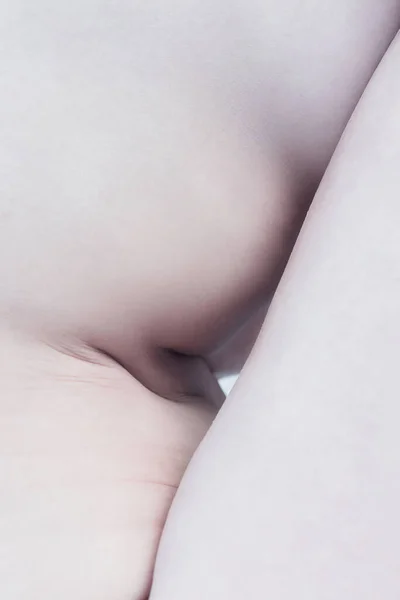 Struttura del corpo femminile. Corpo femminile tenero e liscio, pancia e gambe. Concetto di bellezza naturale — Foto Stock