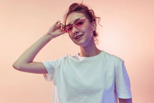 Portrait Stylish Young Girl Wearing Trendy Sunglasses Posing White Shirt — Stock Photo, Image