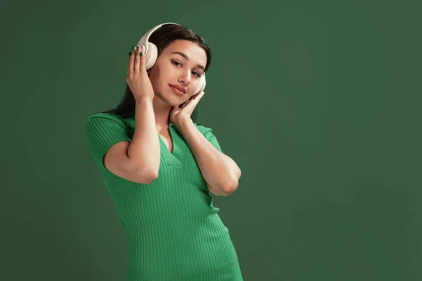 Portrait Attractive Young Girl Listening Music Headphones Enjoying Posing Isolated — Stock Photo, Image