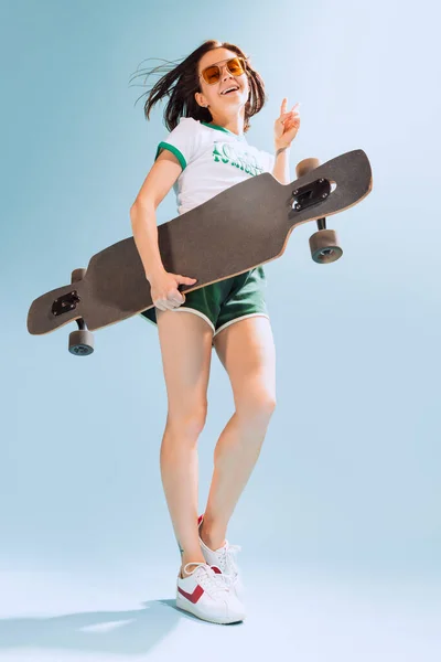 Portrait Cheerful Woman Casual Summer Outfit Posing Skateboard Isolated Light — Stock Fotó