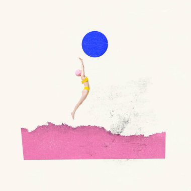 Çağdaş sanat kolajı. Yaratıcı tasarım. Sarı mayo giymiş aktif genç bir kadın plaj voleybolu oynuyor. Yaz kavramı, ruh hali, yaratıcılık, imaj, parti, eğlence. İlan için boşluk kopyala, poster