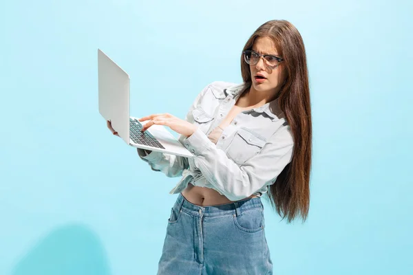 Young Girl Casual Clothes Looking Laptop Working Shocked Expression Isolated — Fotografia de Stock