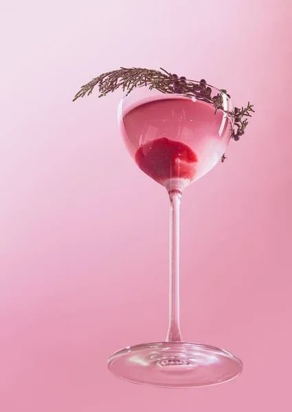 Glass Delicious Alcohol Drink Berries Cosmopolitan Cocktail Isolated Pink Background — Stockfoto