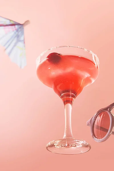 Glass Delicious Alcohol Drink Strawberry Margarita Cocktail Isolated Pink Background — 图库照片