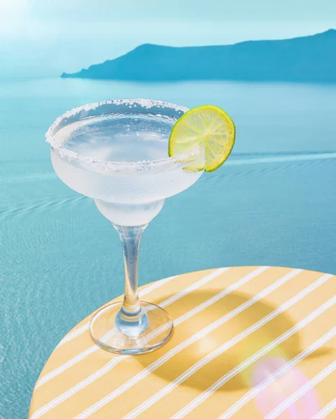 Glass Delicious Margarita Cocktail Isolated Beautiful Sea Landscape Background Pool — 图库照片