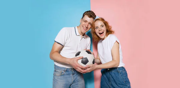Portrait Young Joyful Couple Football Fans Posing Ball Isolated Pink — Fotografia de Stock