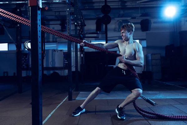 Portrait Muscular Red Haired Man Training Doing Full Body Exercises — Foto Stock