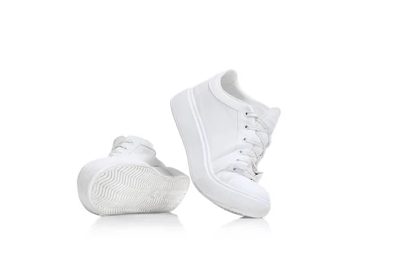 Випадкові Стильні Білі Кросівки Ізольовані Білому Фоні Студії Міська Мода — стокове фото