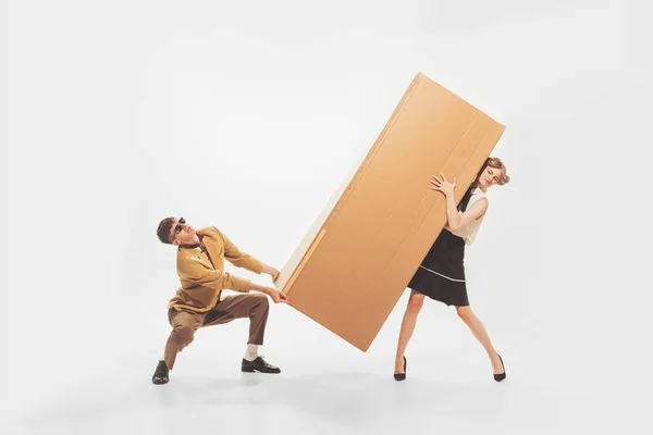 Portrait Young Man Woman Carrying Giant Cardboard Boxes New Apartment — Stockfoto