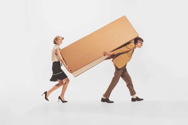 Young Man Woman Carrying Big Cardboard Boxes Isolated White Background — Stockfoto