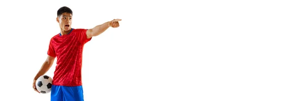 Портрет Молодого Человека Профессионального Футболиста Униформе Позирующего Мячом Белом Фоне — стоковое фото