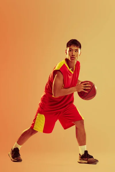 Portrait Young Man Professional Basketball Player Isolated Orange Studio Background — Foto Stock