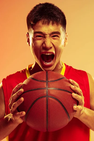 Portrait Young Man Basketball Player Screaming Posing Ball Isolated Orange — Foto Stock