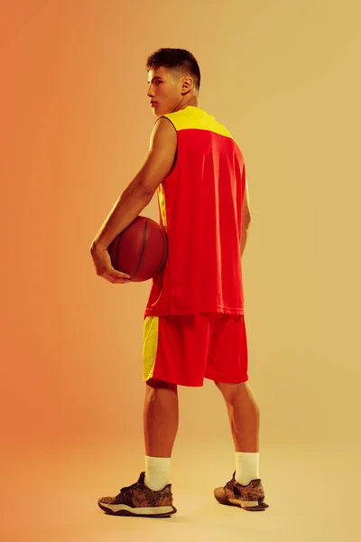 Full Length Portrait Young Man Basketball Player Posing Uniform Isolated — Foto Stock