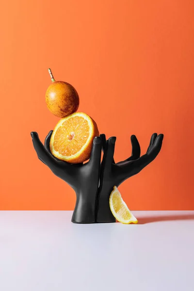 Creative Colorful Set Juicy Oranges Lying Design Element Human Hands — Fotografia de Stock