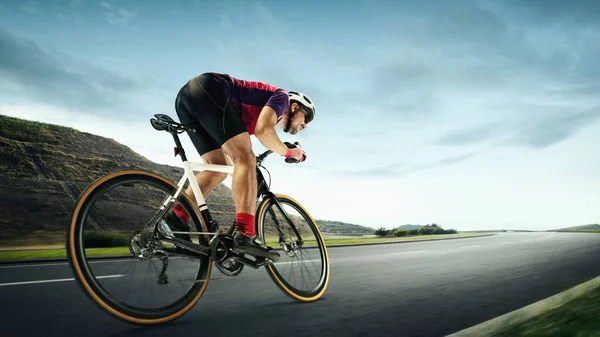 Vista Trasera Retrato Del Hombre Formación Profesional Ciclista Montar Carretera — Foto de Stock