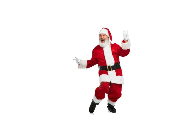 Портрет Старшего Человека Образе Санта Клауса Весело Позирует Изолированно Белом — стоковое фото